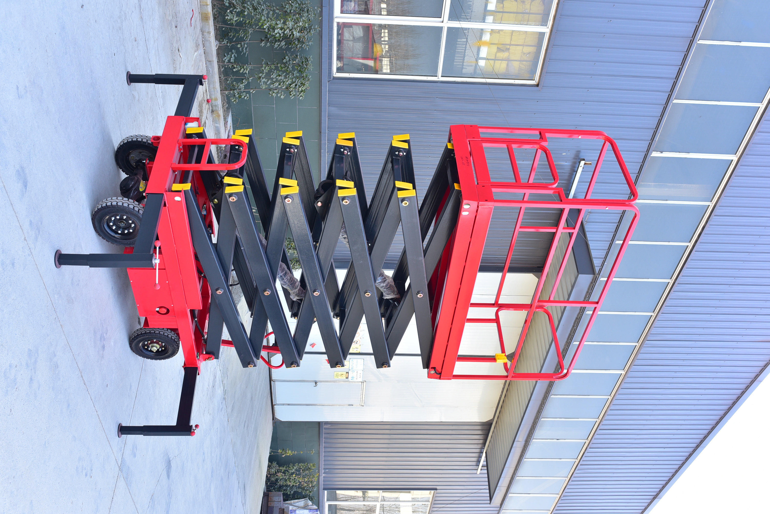 منصة عمل هوائية متنقلة بمقص هي - مراجعة Scissor Lift Table Hydraulic وسعره
