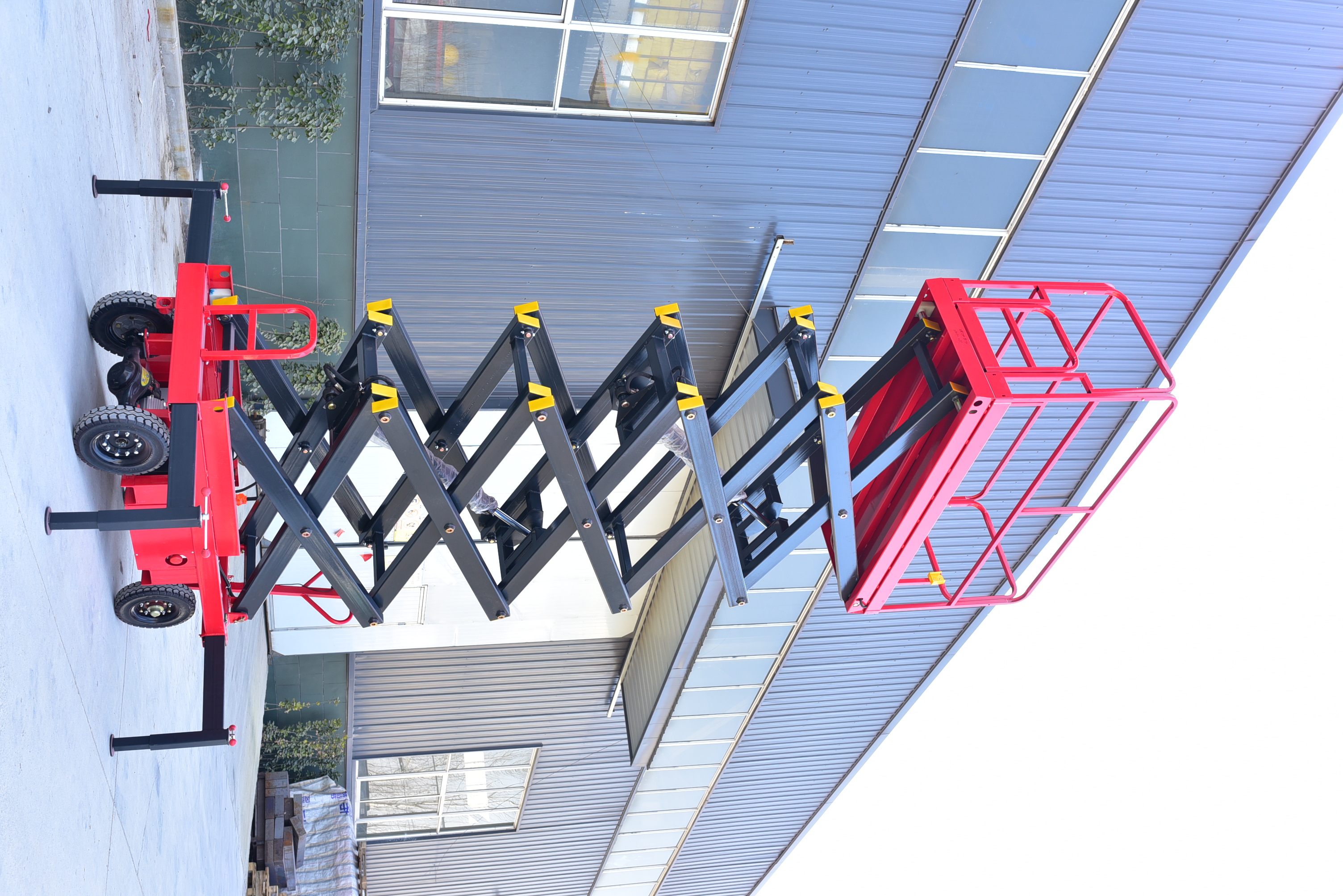 منصة عمل هوائية متنقلة بمقص هي - مراجعة Scissor Lift Table Hydraulic وسعره