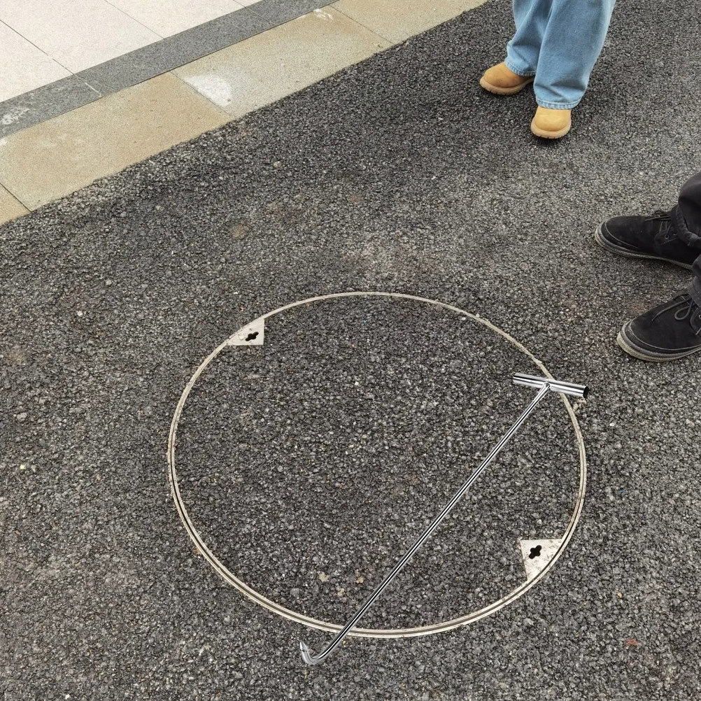 قطعتان من خطاف غطاء فتحة التفت - مراجعة Manhole Cover Lifting وسعره